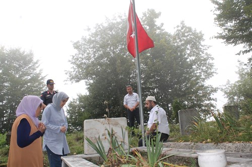 Gazimiz Bahattin BURMA'nın kabrini ziyaret.